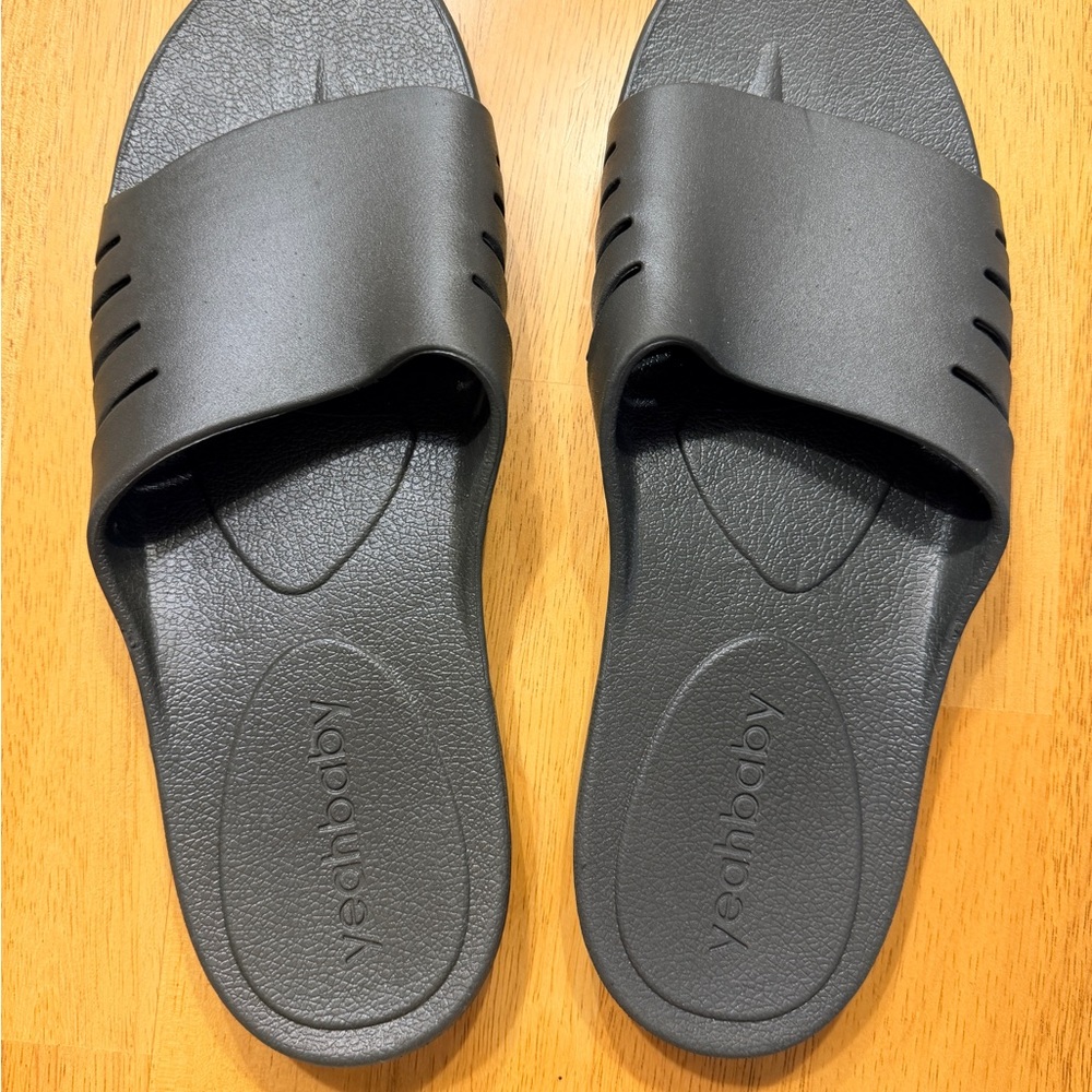 Men’s Yeahbaby Black Slide Sandals Size Large